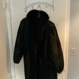 Sheepskin coat. Was worn maybe 2x. Pet free home!